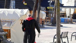 Ksiądz na ulicach Zakopanego