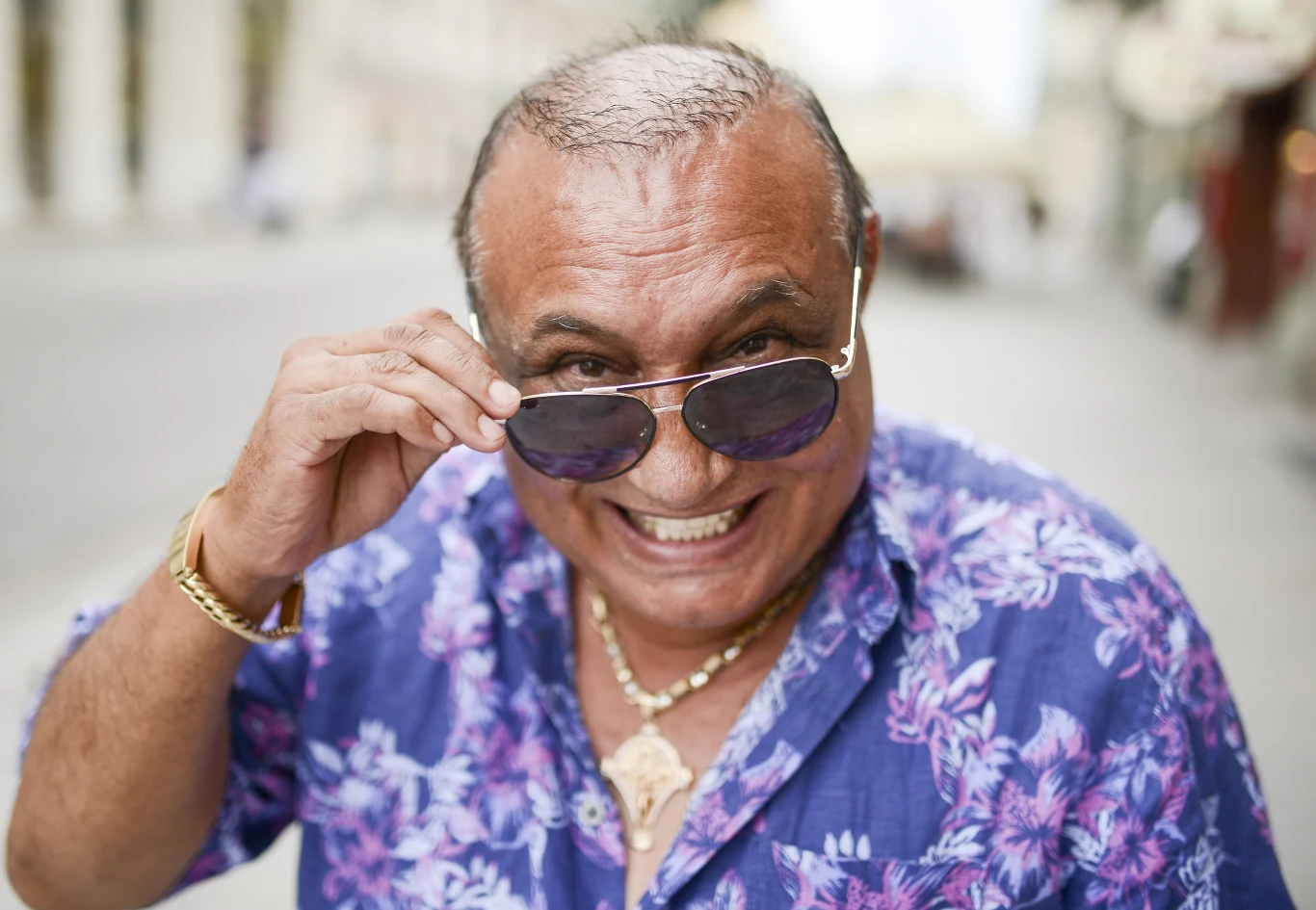 Jest propagatorem muzyki i kultury cygańskiej w Polsce. Od 1997 roku organizuje Międzynarodowy Festiwal Piosenki i Kultury Romów. W 2005 roku dostał odznakę Zasłużonego Działacza Kultury. 