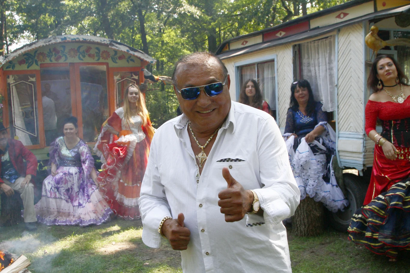 Jego wiersze ukazały się w dwóch zbiorach poezji "Kujawy piórem malowane" (1995) oraz "Twórcy regionu 2" (1996). Sam jest autorem tomiku wierszy "Pasażerowie niebieskiego taboru" z 1998 roku.