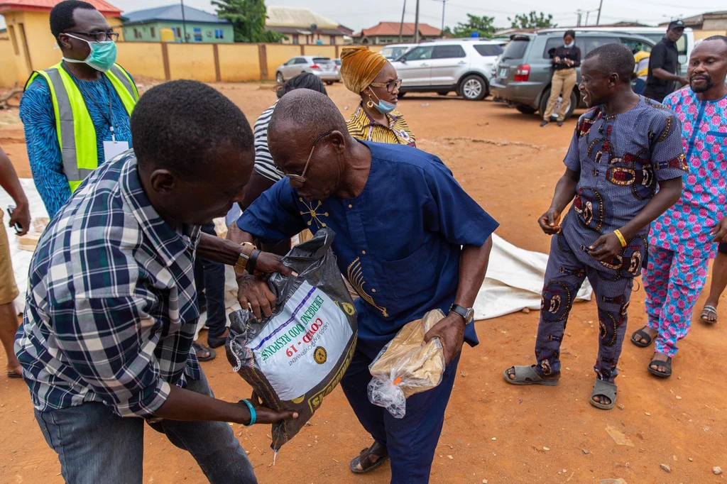 Rozdzielanie pomocy humanitarnej w związku z kryzysem spowodowanym przez koronawirusa Rozdzielanie pomocy humanitarnej w związku z kryzysem spowodowanym przez koronawirusa