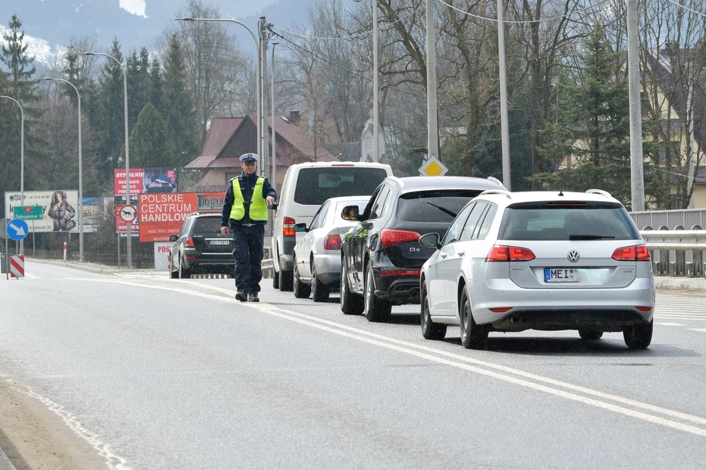 Policja kontroluje wszystkie auta wjeżdżające do Zakopanego. Tak już było w poprzednie weekendy