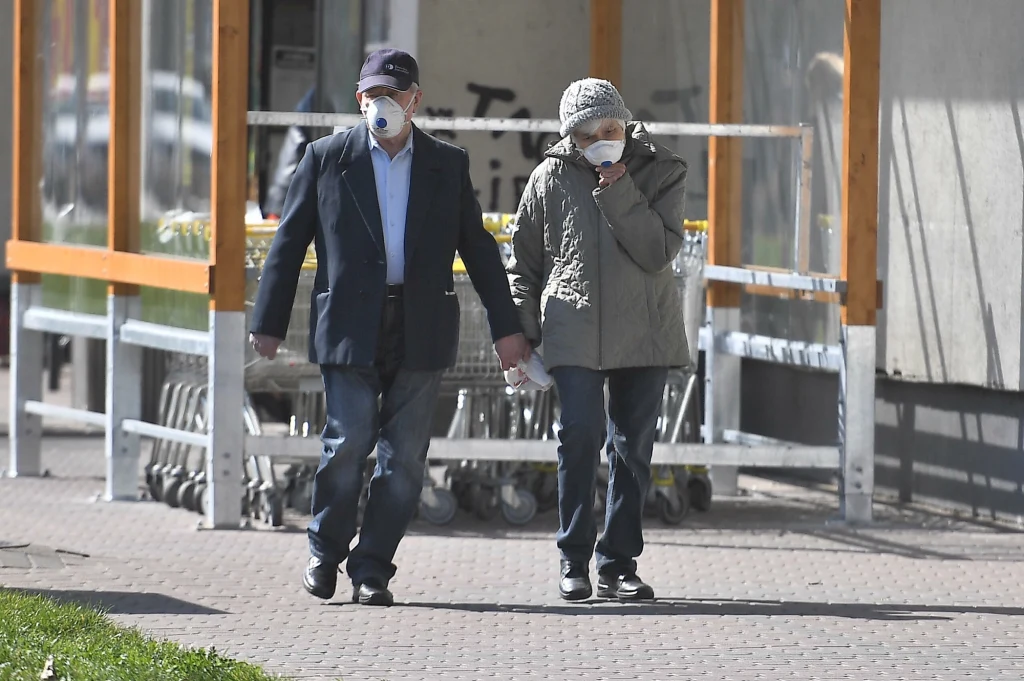 Sondaż "Super Expressu": Polacy popierają kary za brak maseczek