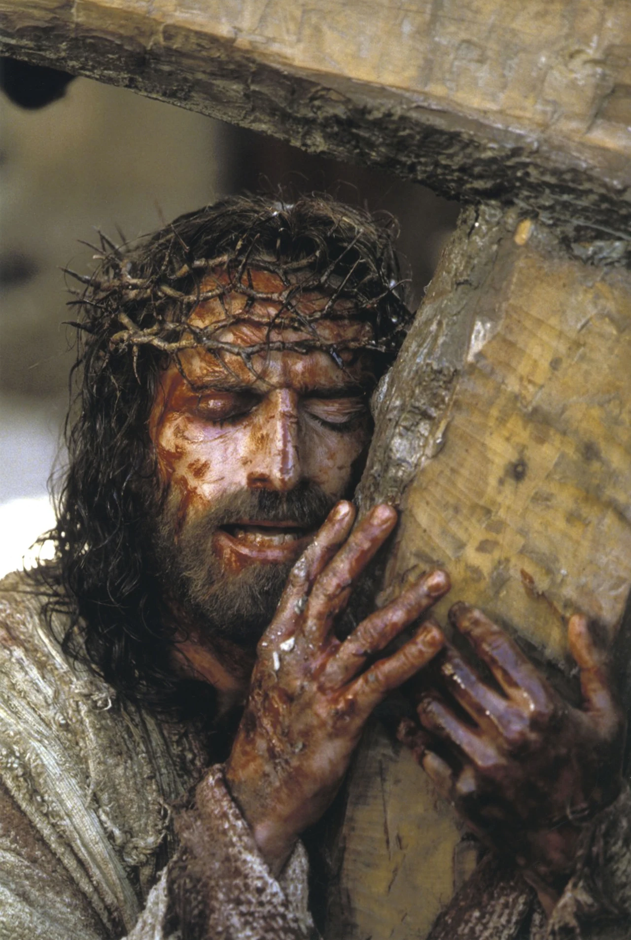 Na potrzeby filmu opracowany został nowy typ sztucznej krwi. Składała się z czerwonych barwników, gliceryny, gumy tłuszczowej i bazy stabilizującej. Trzeba ją było zmywać alkoholem. W efekcie jeszcze przez kilka dni skóra Caviezela pachniała bardzo słodko