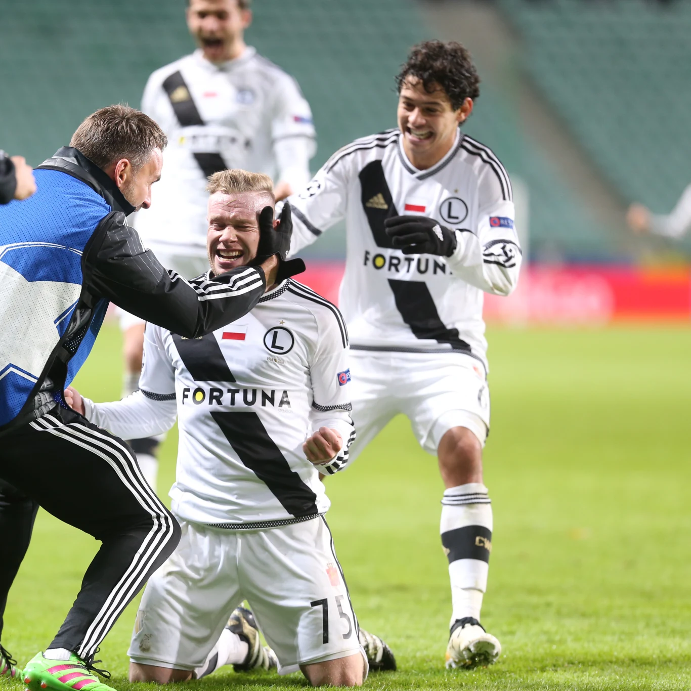 Przed chwilą Thibault Moulin (na kolanach) pokonał bramkarza Realu Madryt Przed chwilą Thibault Moulin (na kolanach) pokonał bramkarza Realu Madryt