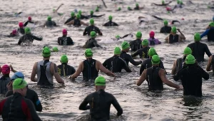 Na triathlon składa się m.in. pływanie