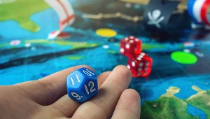 Gry planszowe mogą być świetnym sposobem na spędzanie czasu w domu dla całej rodziny. Szczególnie przydatne mogą okazać się teraz podczas zamknięcia z powodu pandemiii