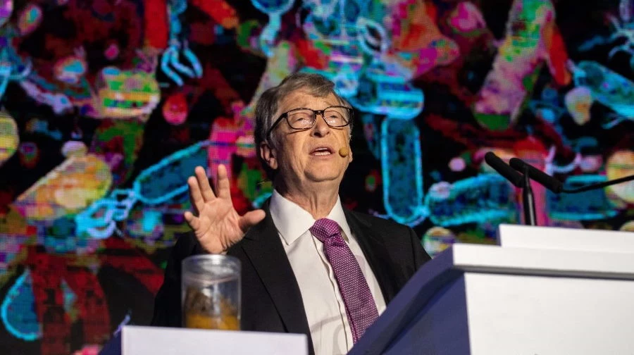 Bill Gates ostrzega przed COVID-19 w kolejnych miesiącach - początkowo przewidywał, że pandemia zakończy się w połowie tego roku