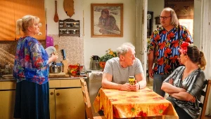 Marzena Kipiel-Sztuka, Andrzej Grabowski, Sebastian Stankiewicz i Barbara Mularczyk w serialu "Świat według Kiepskich"