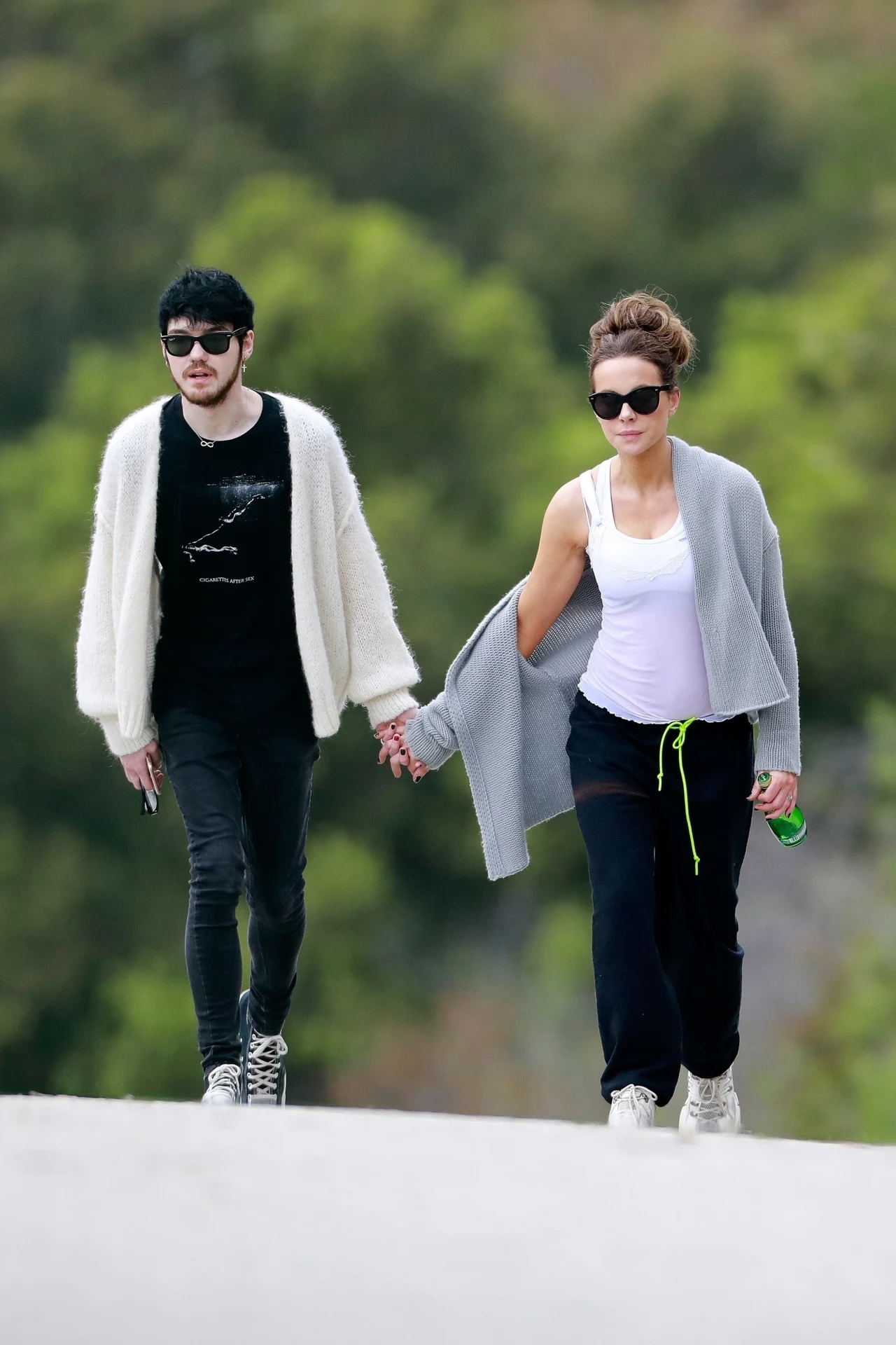 Para wybrała się razem na spacer Para wybrała się razem na spacer