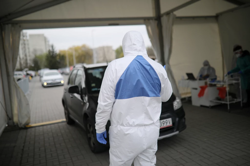 Oprócz niej badania w kierunku obecności wirusa SARS-CoV-2 wykonuje też m.in. sieć laboratoriów "Alab". Oprócz niej badania w kierunku obecności wirusa SARS-CoV-2 wykonuje też m.in. sieć laboratoriów "Alab".