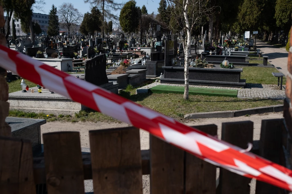 Pozamykane cmentarze podczas pandemii koronawirusa COVID-19 Pozamykane cmentarze podczas pandemii koronawirusa COVID-19