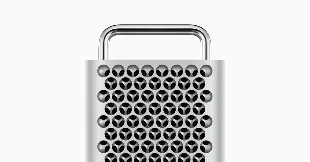 Apple Mac Pro z drogim zestawem kółek