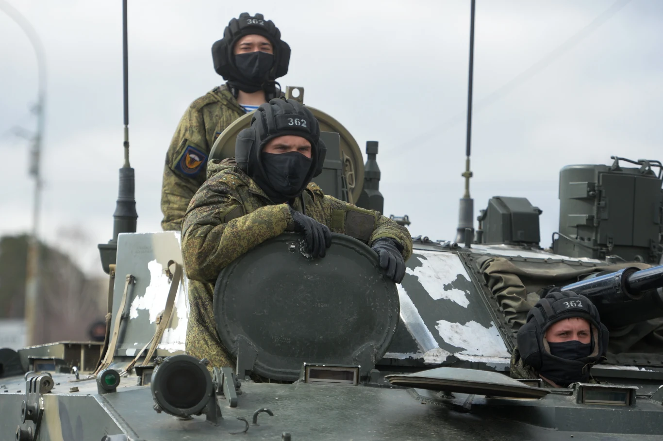 Mimo że przygotowania trwają pełną parą, to jeszcze nie zdecydowano, czy defilady w miastach obwodowych odbędą się bez przeszkód. Tę moskiewską już postanowiono przełożyć na późniejszy termin. Mimo że przygotowania trwają pełną parą, to jeszcze nie zdecydowano, czy defilady w miastach obwodowych odbędą się bez przeszkód. Tę moskiewską już postanowiono przełożyć na późniejszy termin.