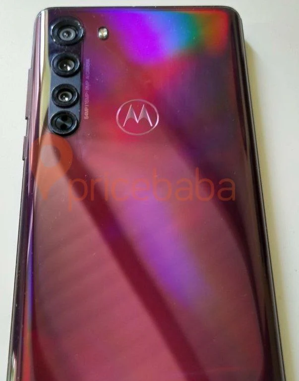 Motorola Edge / fot. PriceBaba Motorola Edge / fot. PriceBaba