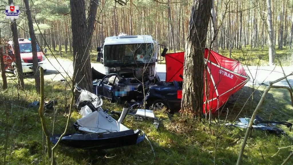 Zginęły trzy osoby, kierowca przeżył...