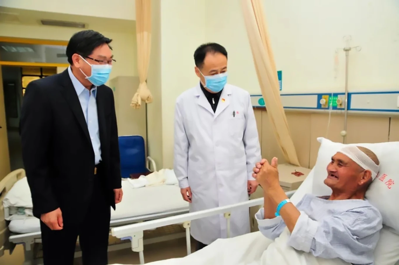 „Lekarze dali mi drugą szansę w życiu i zakończyli mój koszmar trwający ponad 20 lat” – powiedział szczęśliwy 76-latek.