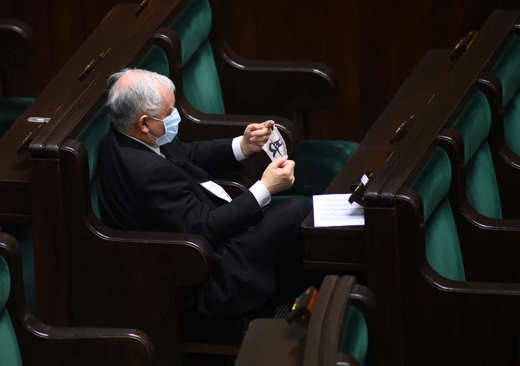 Jarosław Kaczyński w Sejmie w dniu 16 kwietnia 2020 roku Jarosław Kaczyński w Sejmie w dniu 16 kwietnia 2020 roku