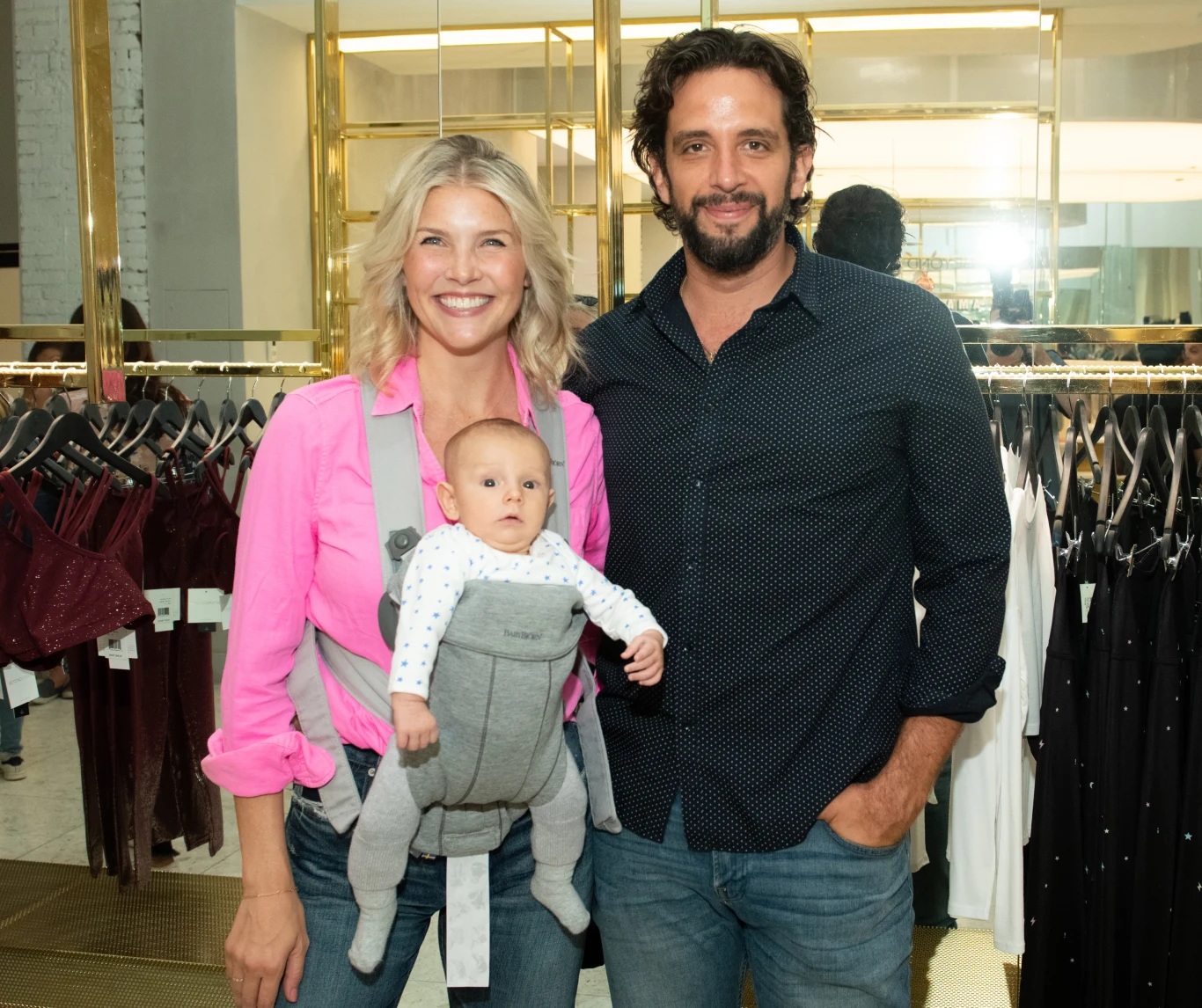 Nick Cordero z żoną Amandą Kloots i dzieckiem Nick Cordero z żoną Amandą Kloots i dzieckiem