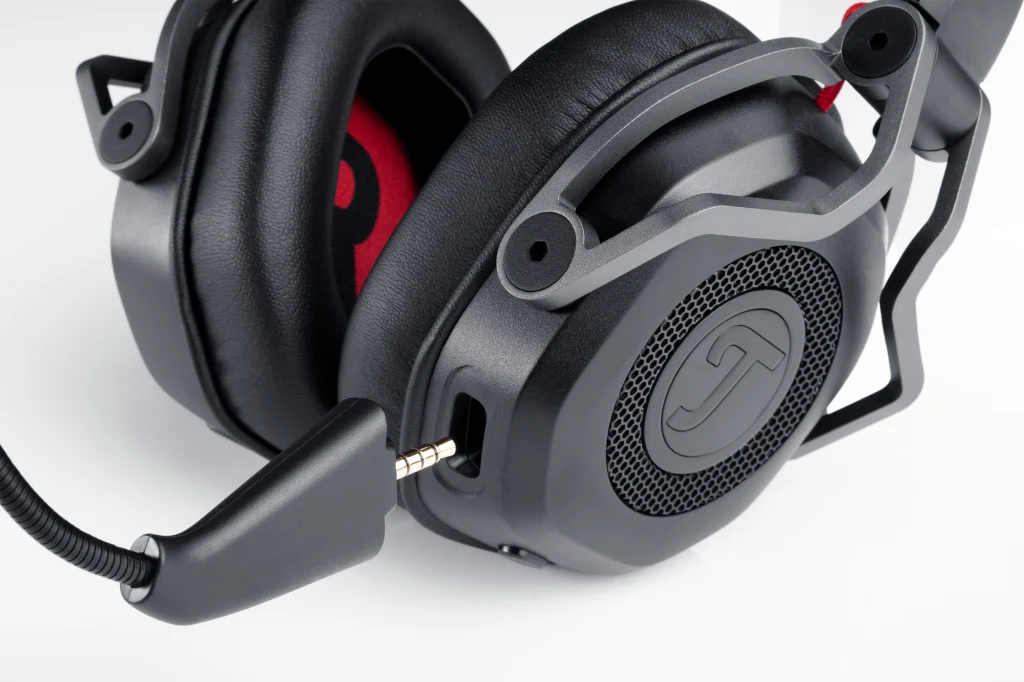 Aplikacja Teufel Audio Center umożliwia także oddzielne dostosowanie głośności gry oraz komunikatora głosowego.