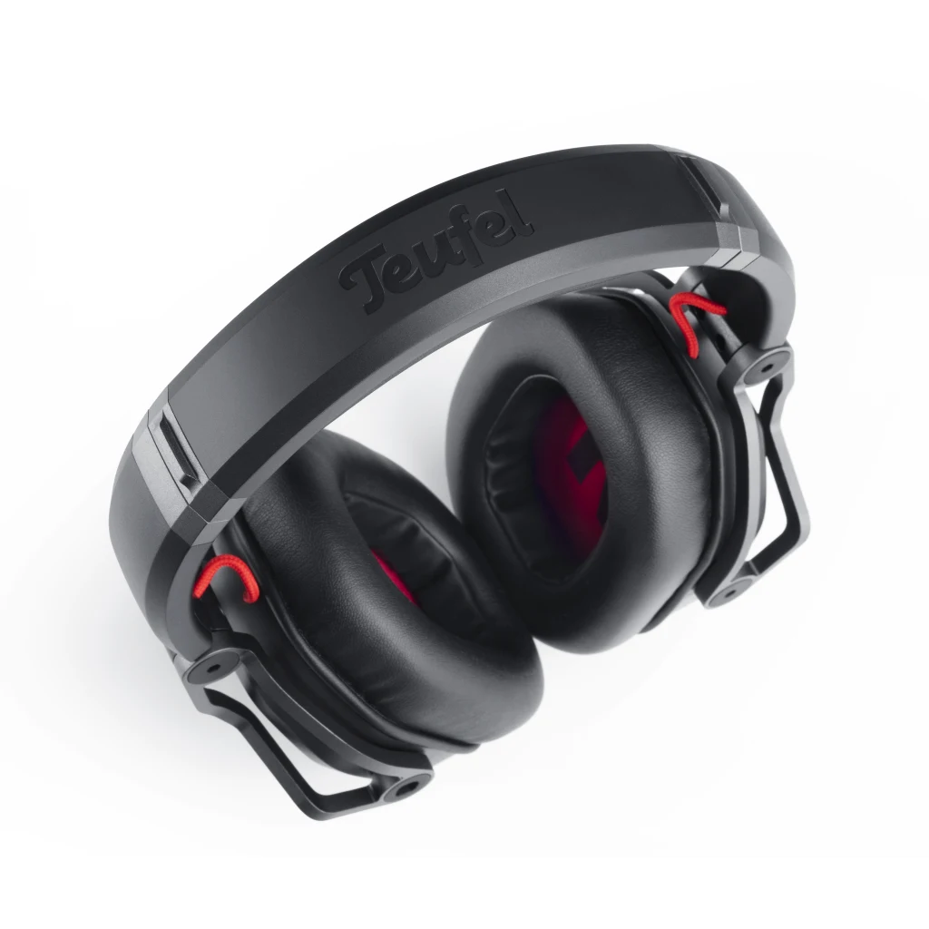 System surround 7.1 na komputerach osobistych, oferujący przekonujące wrażenia przestrzenne w grach wideo docenią także e-sportowcy. Dzięki temu zyskają przewagę np. podczas gry w sieciowe strzelanki, lepiej znając lokalizację przeciwnika. 