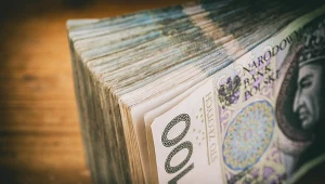 Polacy chętnie kupują obligacje oszczędnościowe. Jeden papier kosztuje 100 zł. Zdj. ilustracyjne