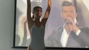 Sandra Kubicka: Disco polo w stroju kąpielowym
