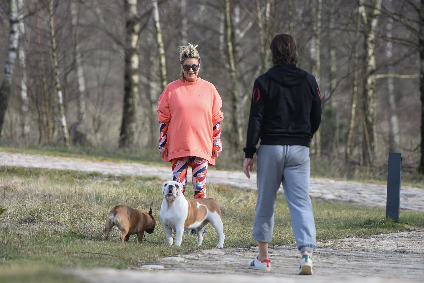 Małgorzata Rozenek-Majdan z Radosławem i psami Małgorzata Rozenek-Majdan z Radosławem i psami