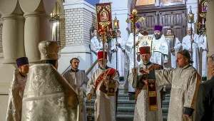 Procesja z Jutrznią Paschalną w parafii rosyjskiego Kościoła prawosławnego pw. św Jana Klimaka w Warszawie