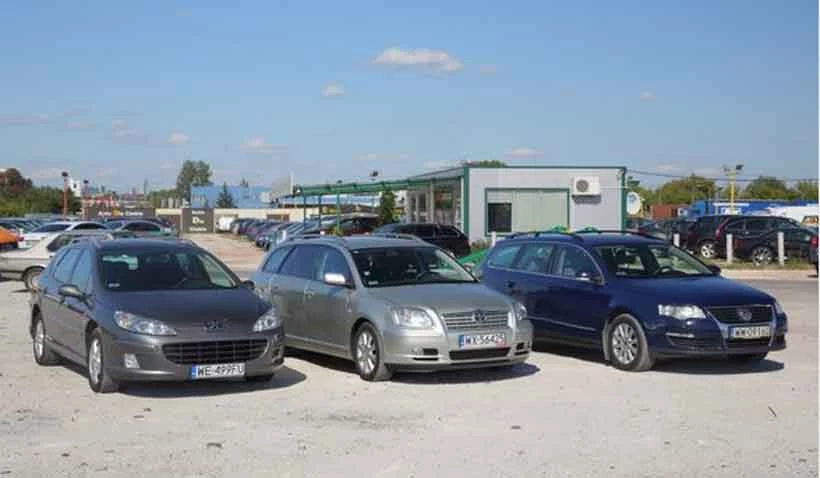 Peugeot 407, Toyota Avensis i Volkswagen Passat