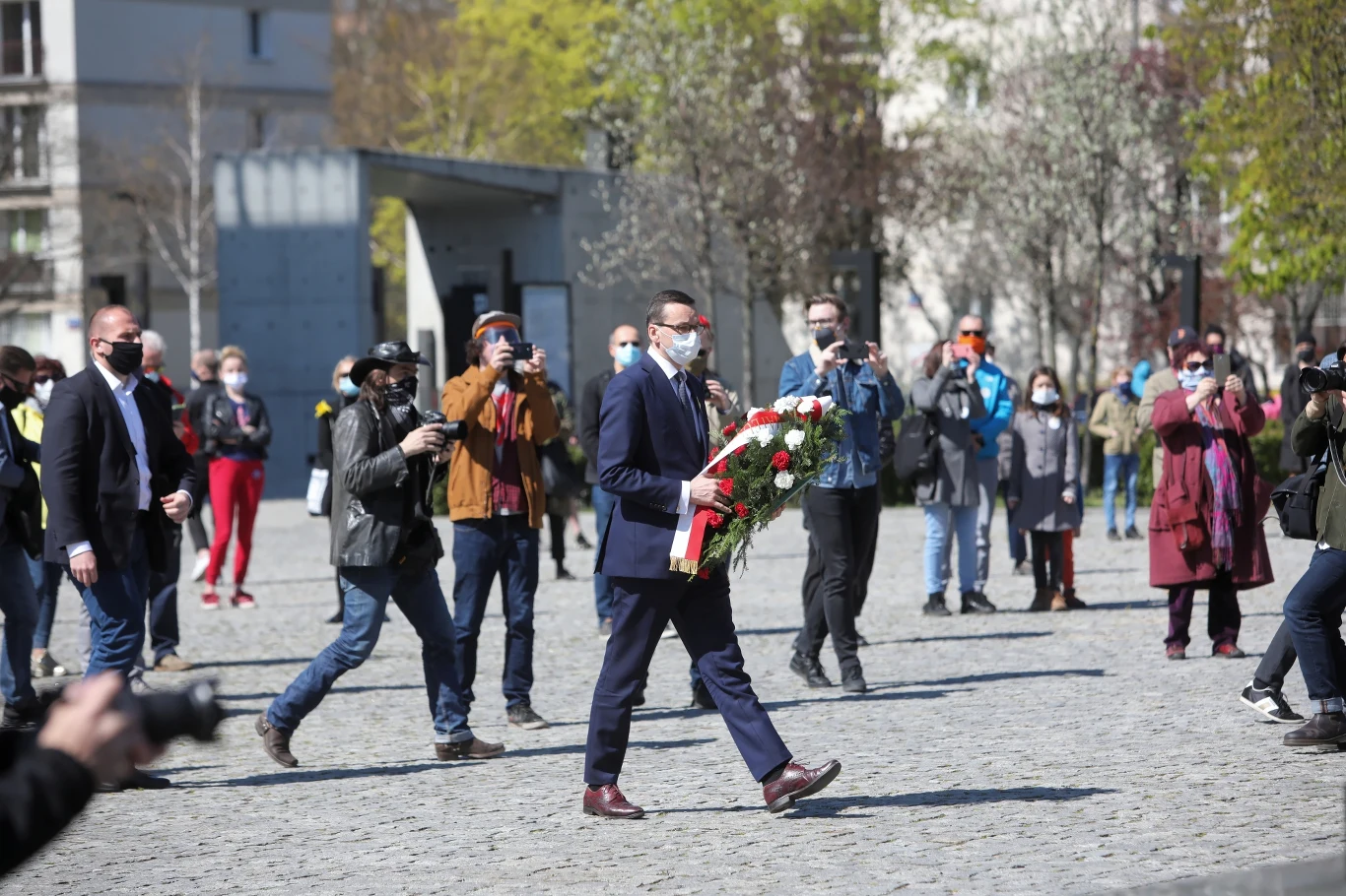 Na profilu twitterowym Kancelarii Prezydenta napisano: "Wieczna cześć i chwała Bohaterom Powstania w warszawskim getcie". Na profilu twitterowym Kancelarii Prezydenta napisano: "Wieczna cześć i chwała Bohaterom Powstania w warszawskim getcie".