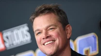 Matt Damon to znany aktor, który zasłynął za sprawą roli w filmie"Buntownik z wyboru". Mężczyzna jest nie tylko utalentowany, ale też doskonale wykształcony. 49-letni gwiazdor to absolwent Harvardu. 

Amerykański aktor ma bardzo ciekawe pochodzenie. Płynie w nim angielska, szkocka, fińska i szwedzka krew. 