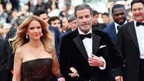 John Travolta od wielu lat pozostaje szczęśliwym mężem aktorki Kelly Preston, która wcześniej była jego ogromną fanką. Odtwórczyni roli Marnie Mason z filmu "Bliźniacy" zanim poznała przyszłego męża, uważała go za swojego ulubionego aktora. 

Para doczekała się trójki dzieci, niestety jedno z nich zmarło w wieku szesnastu lat.  Ich syn Jett odszedł w 2009 roku w wyniku ataku epilepsji, gdy nieszczęśliwie uderzył głową o brzeg wanny. 