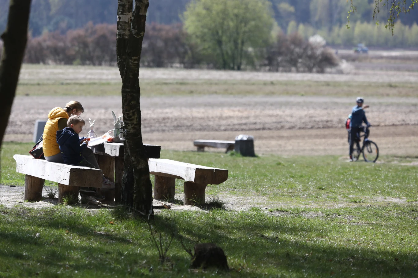 Rozporządzenie rządu znosi zakaz przebywania na terenach zielonych. Na zdjęciu park kultury w Powsinie. 
