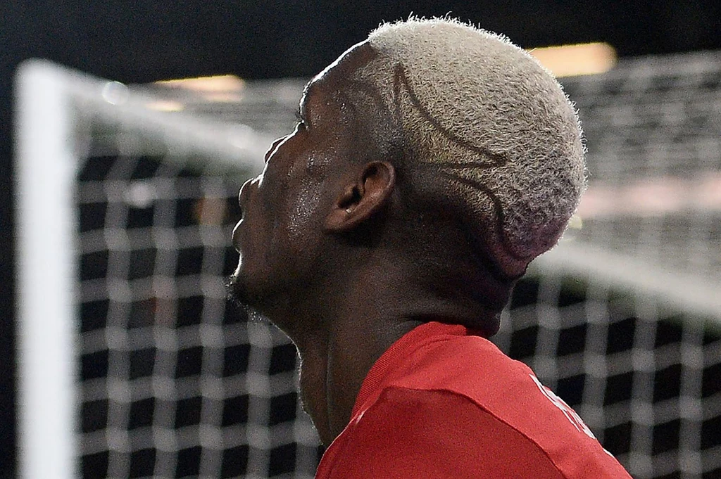 Paul Pogba z jedną ze swych nietypowych fryzur Paul Pogba z jedną ze swych nietypowych fryzur