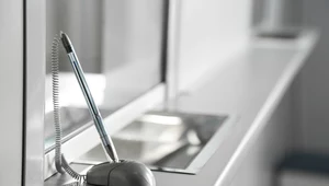 Klienci coraz więcej operacji wykonują online, a koszty zatrudnienia rosną - w tej sytuacji banki będą ciąć etaty