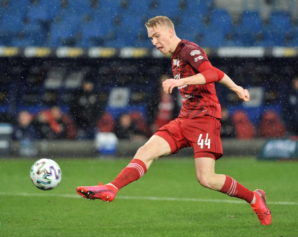 Aleksander Buksa wrócił ze zgrupowania kadry U-19. Teraz chce pomóc Wiśle. Aleksander Buksa wrócił ze zgrupowania kadry U-19. Teraz chce pomóc Wiśle.