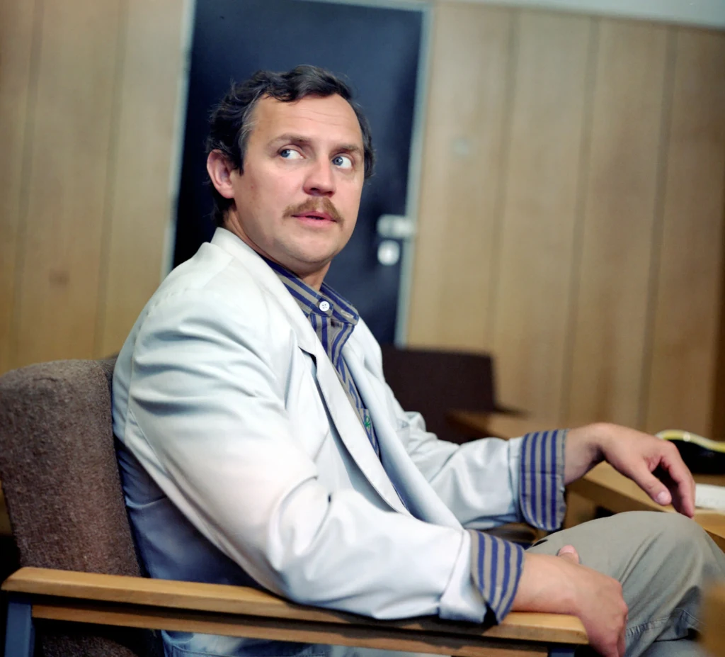 Marek Kondrat na planie serialu "W labiryncie". Marek Kondrat na planie serialu "W labiryncie".