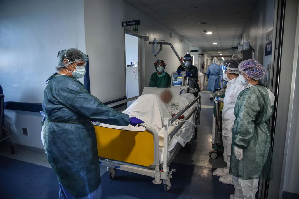Koronawirus we Włoszech. Szpital w miejscowości Cremona w Lombardii Koronawirus we Włoszech. Szpital w miejscowości Cremona w Lombardii