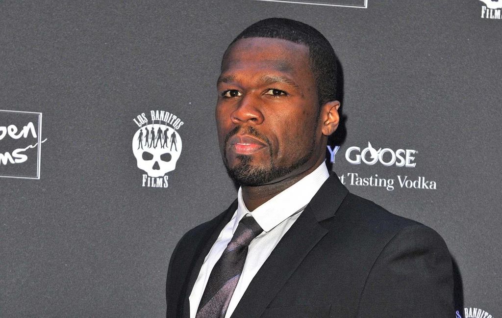 50 Cent jest nie tylko raperem, ale zajmuje się również aktorstwem. Wystąpił w kilku filmach i serialach. Wie, co to poświęcenie dla roli. Przygotowując się do roli Deona w filmie "Thing fall apart" schudł aż 25 kilogramów! 50 Cent jest nie tylko raperem, ale zajmuje się również aktorstwem. Wystąpił w kilku filmach i serialach. Wie, co to poświęcenie dla roli. Przygotowując się do roli Deona w filmie "Thing fall apart" schudł aż 25 kilogramów!