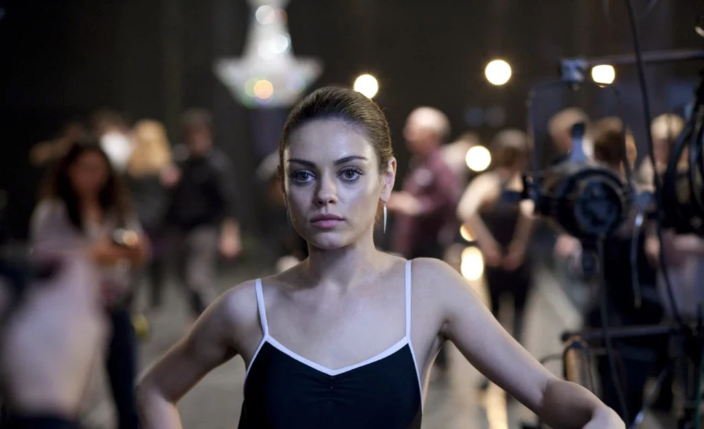 A jednak! Mila Kunis do roli filmie "Czarny Łabędź" musiała się poświęcić. Aktorka zagrała tam baletnicę, a te jak wiadomo, nie powinny mieć ani grama tłuszczu. Mila Kunis była zatem zmuszona przejść na dietę, aby zrzucić kilka kilogramów. Aby dobrze wypaść w roli, uczyła się też baletu. A jednak! Mila Kunis do roli filmie "Czarny Łabędź" musiała się poświęcić. Aktorka zagrała tam baletnicę, a te jak wiadomo, nie powinny mieć ani grama tłuszczu. Mila Kunis była zatem zmuszona przejść na dietę, aby zrzucić kilka kilogramów. Aby dobrze wypaść w roli, uczyła się też baletu.