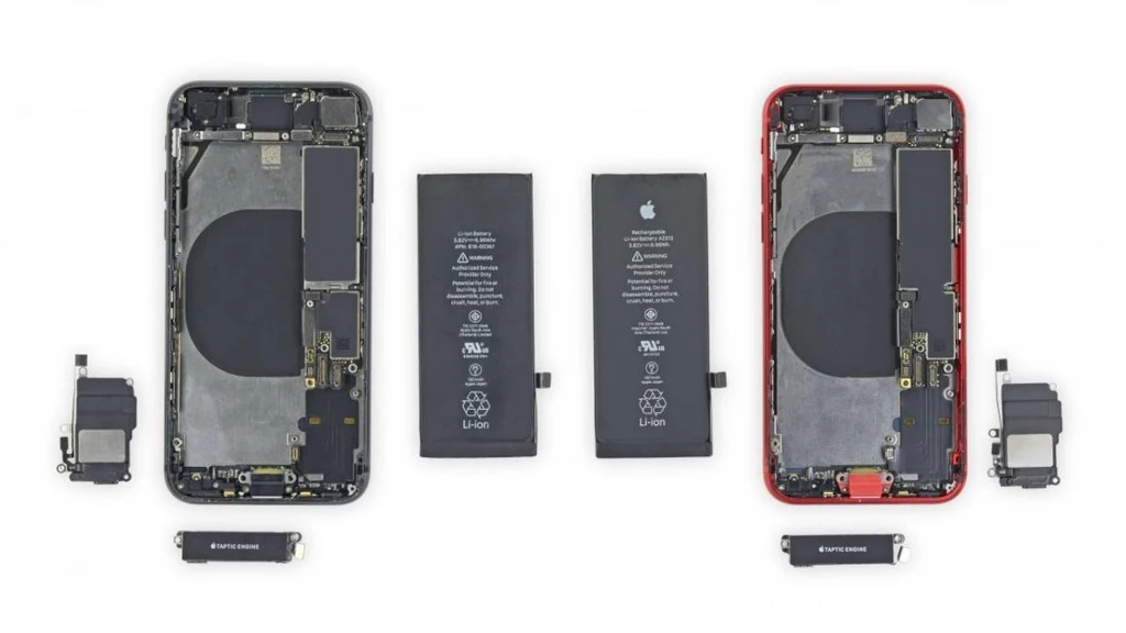 Rozbiórka iPhone'a SE (2020) / fot. iFixit