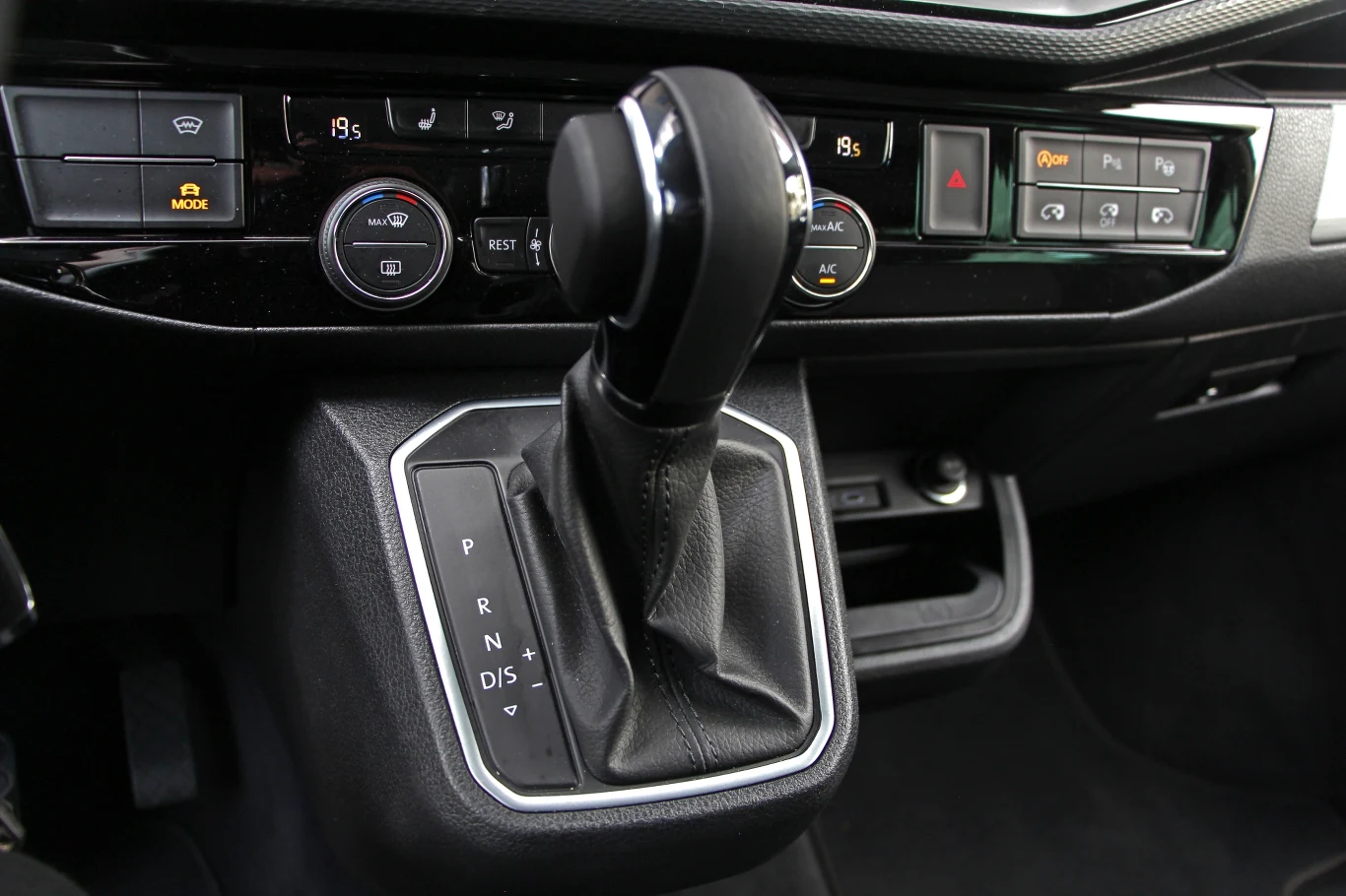 Volkswagen Multivan Cruise Volkswagen Multivan Cruise