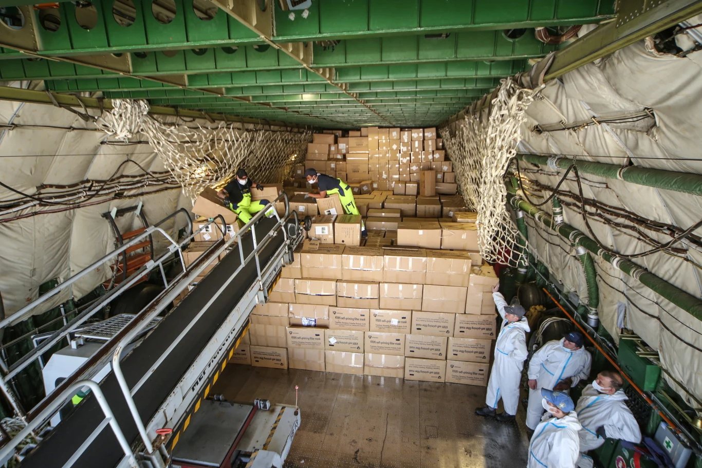 Antonov An-225 Mriya to największy samolot na świecie. Maszyna ma ponad 84 metry długości, napędzana jest sześcioma silnikami odrzutowymi. Samolot został wyprodukowany tylko w jednym egzemplarzu. Powstał w 1988 r., w czasach ZSRR w zakładach lotniczych Aviant.