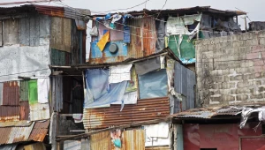 Nawet 3 mld ludzi będzie do 2050 roku mieszkać w slumsach. To niechciany efekt gwałtownej urbanizacji. Zdjęcie ilustracyjne