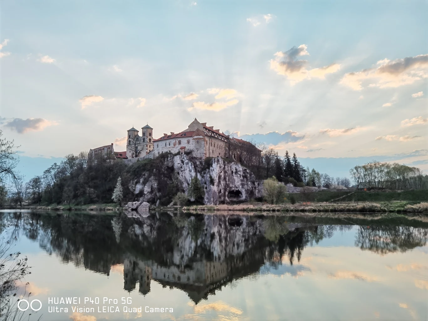 Zdjęcie wykonane obiektywem głównym, szerokokątnym