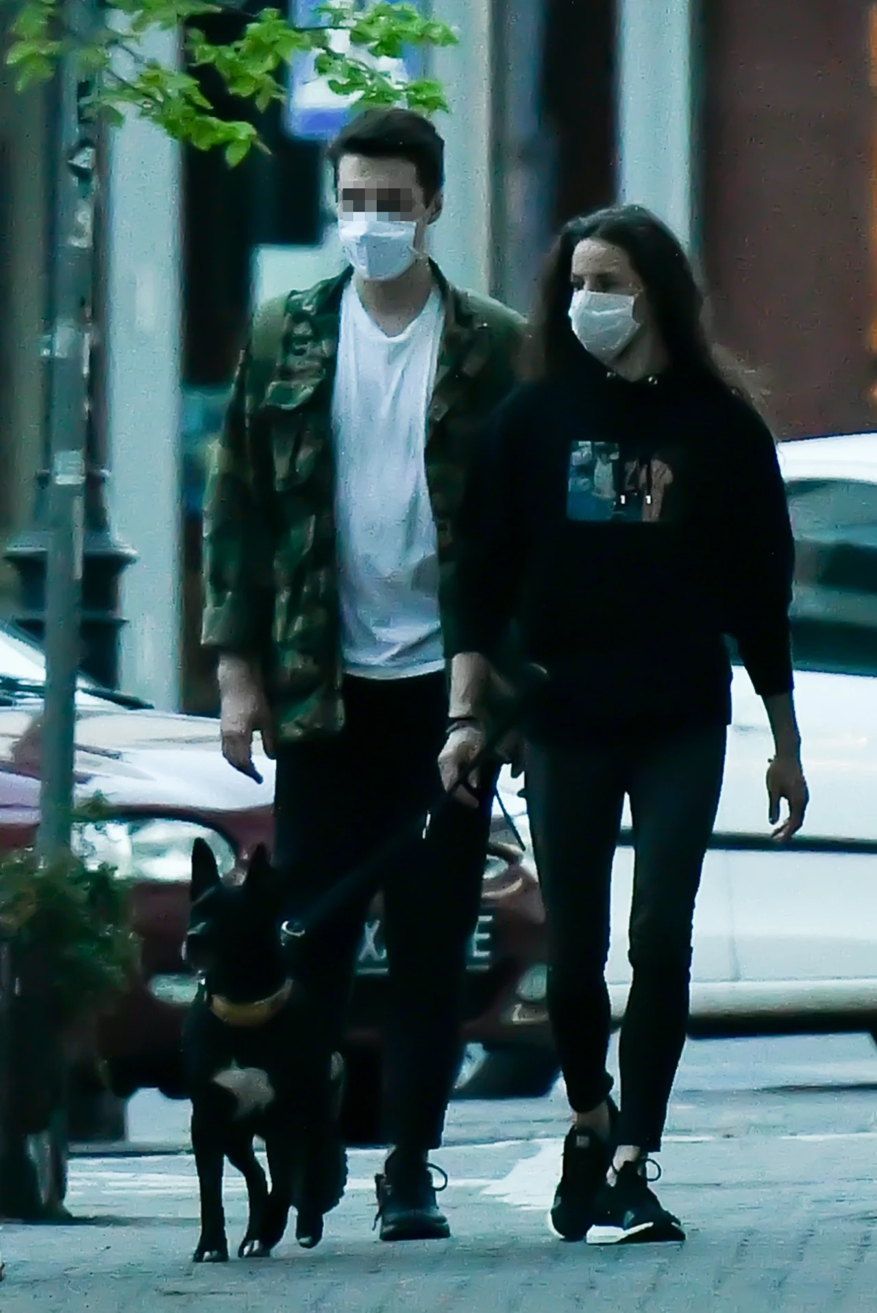 Michał Szpak ze swoim towarzyszem na ulicach Warszawy Michał Szpak ze swoim towarzyszem na ulicach Warszawy