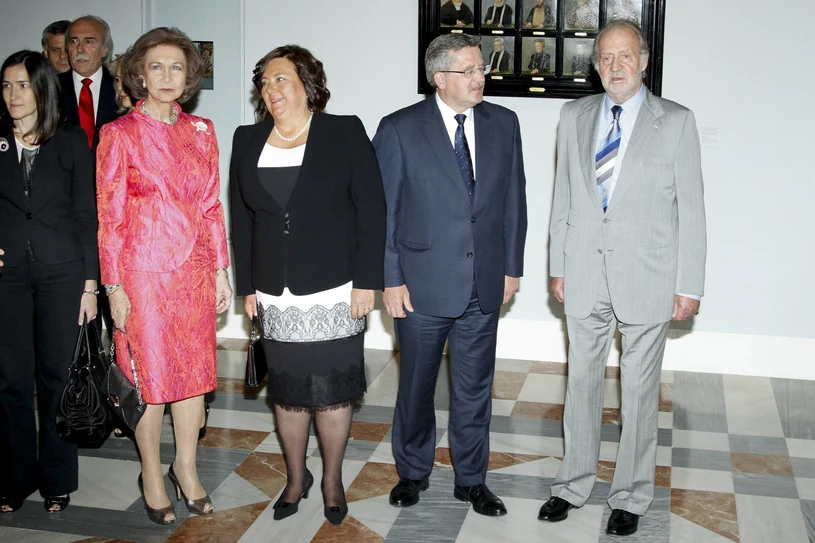 Niestety, pierwsza dama nie zawsze stosowała się do zasady „im mniej, tym lepiej”. W 2011 roku, podczas spotkania z królem i królową Hiszpanii w Madrycie, postawiła na strojną sukienkę, która spotkała się z krytyką ze strony stylistów i projektantów.