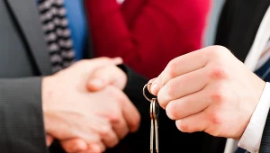 Wiele biur nieruchomości oferuje zniżki przy wynajmie mieszkań