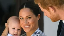 Szczególne podejrzenia wzbudziły zdjęcia Meghan, która została przyłapana na lotnisku podczas zasłaniania brzucha laptopem. Światowe media rozpisywały się wówczas o rzekomej ciąży byłej księżnej. 