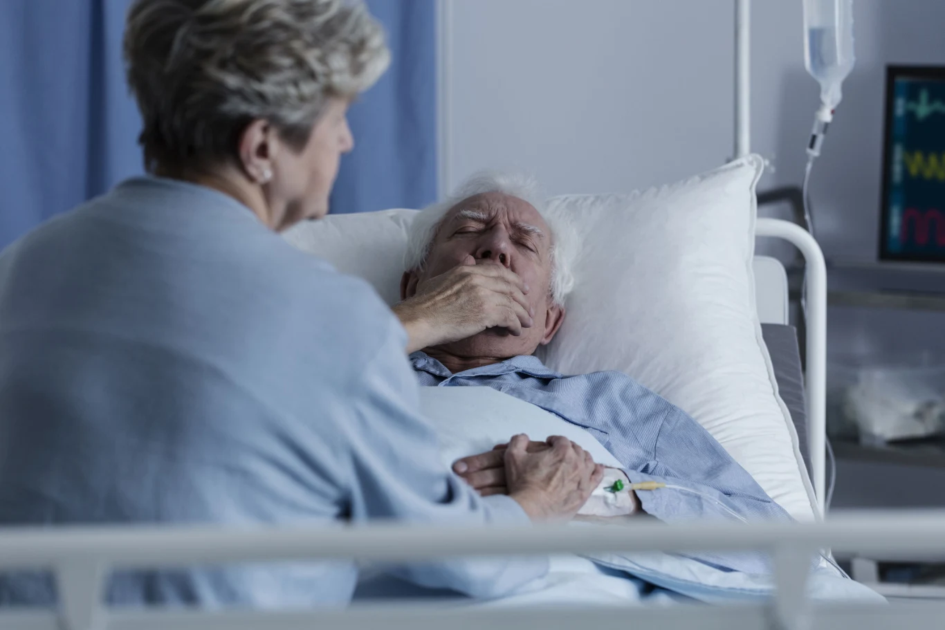 Pacjenci, u których rozwinęła się choroba, mają zazwyczaj obniżone ciśnienie tętnicze krwi, zwolnione tętno i podwyższoną gorączkę Pacjenci, u których rozwinęła się choroba, mają zazwyczaj obniżone ciśnienie tętnicze krwi, zwolnione tętno i podwyższoną gorączkę